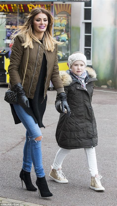 Chloe Sims Treats Her Daughter Madison To A Thrill Seeking Mothers Day At Thorpe Park Daily