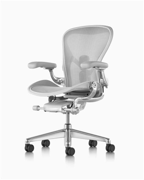 Whether it's being used as a work chair, side chair and stool, it will support the full range of all types of office work. Aeron - Cadeira de escritório - Herman Miller