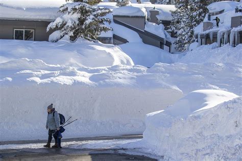 photos of a mammoth snowfall california town gets hit with 10 feet — yes feet — of snow