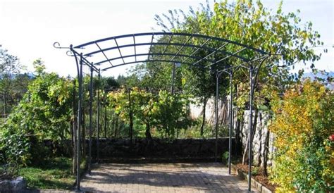 2 pfosten, querschnitte 34 mm. Warum ist die Pergola aus Metall so toll? - Archzine.net