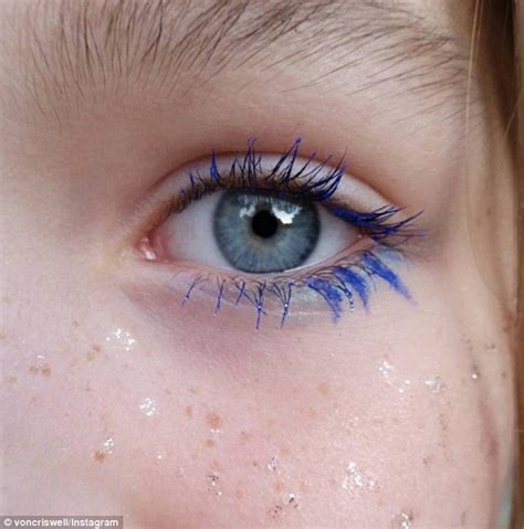 Glitter Freckles Are The Latest Make Up Trend To Sweep Instagram Daily Mail Online