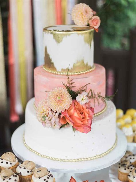 4,000+ vectors, stock photos & psd files. 25 Gorgeous Wedding Cakes Ideas With Fresh Flowers