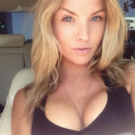 These Hot Girls Just Can T Stop Taking Sexy Selfies 25 Pics