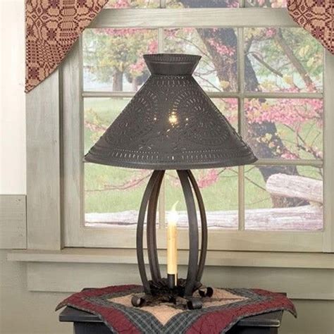 BETSY ROSS COLONIAL TABLE LAMP With Pierced Chisel Pattern Shade In