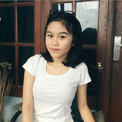 Indonesian Girl Beautiful And Natural Smooth CHANTIK CUTE