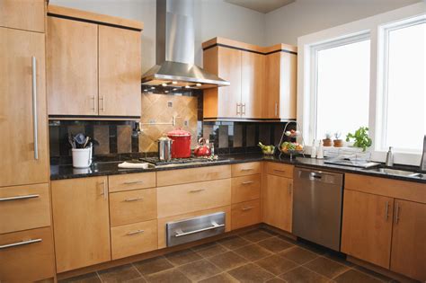 Base cabinets do most of the heavy lifting in any kitchen, and while you might be of course, the height of wall cabinets is going to be determined by the height of the ceiling. What Is The Standard Distance Between Countertop And Upper ...