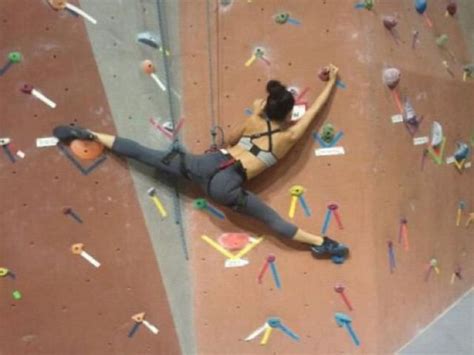 Girls And Rock Climbing Equals Good Time Pics Izispicy Com