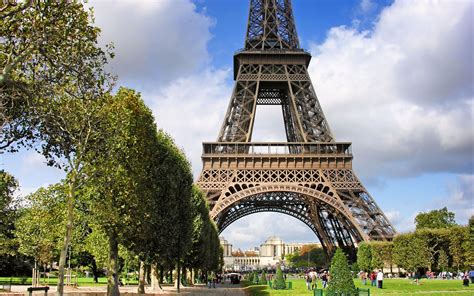 The eiffel tower is to paris, what the statue of liberty is to new york or the big ben is to london. Eiffel Tower HD Wallpaper | Background Image | 2560x1600 ...