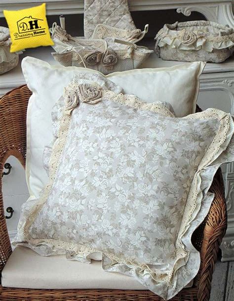 Qualche cuscino ben scelto può trasformare. Cuscino arredo shabby chic della collezione Lady Rose | Cuscini, Cuscini decorativi, Shabby chic