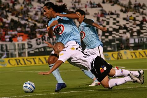 « all @colo colo @deportes iquique. colo colo Vs Iquique | En el partido que abrió la décima fec… | Flickr