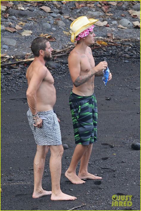 Photo Justin Bieber Shirtless In Hawaii Photo Just Jared Entertainment News