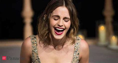 Emma Watson Emma Watson Is Still In Touch With Her Harry Potter Co Stars Via A Whatsapp Group