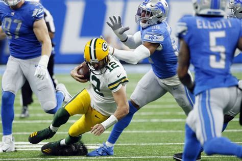 Rodgers Nfl Players Urge League To Nix Turf Go With Grass
