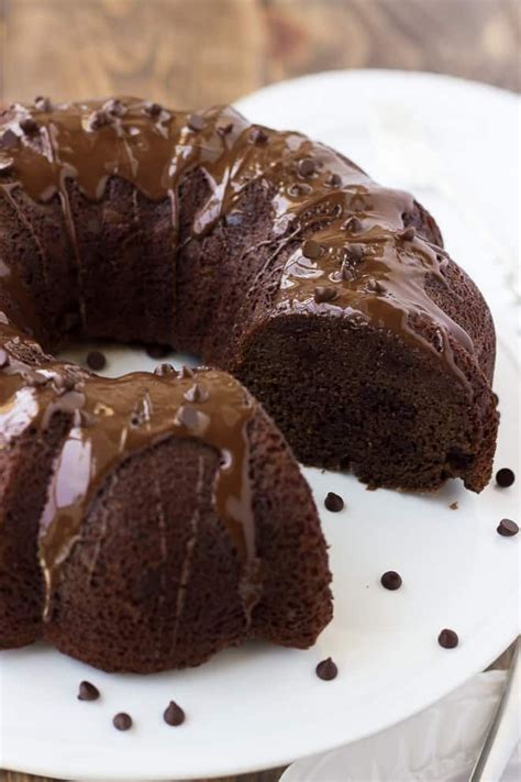 Super easy to whip together and too delicious not to finish it in one sitting! Paleo Double Chocolate Banana Bundt Cake | Banana bundt ...