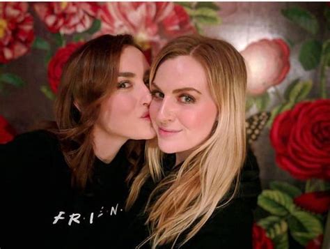 Pin By 澎澎 林 On Rose And Rosie Rose And Rosie Rosie Spaughton Lesbians Kissing