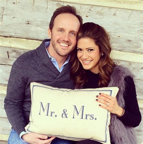 Former Bachelor Contestant Kacie Boguskie Is Married See Their First Kiss As Husband And Wife