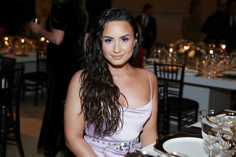 hot demi lovato goes topless to bed and shares video on instagram ibtimes india
