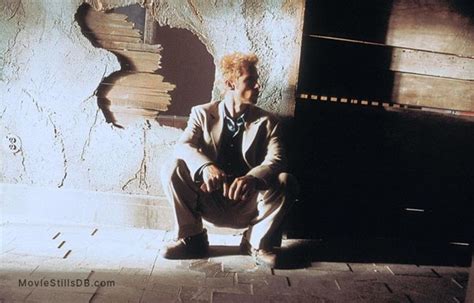 Guy pearce as memento's leonard (image by summit entertainment). Memento - Publicity still of Guy Pearce