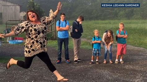 Mom Takes Hilarious Back To School Photo Looking Ecstatic Abc13 Houston