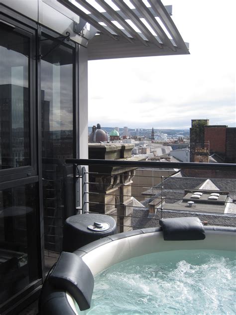 Stylish Hot Tub Balcony Overlooking Glasgow City Centre Casas Sustentables Casas