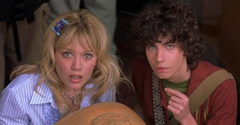 Gordo And Lizzie Are Together Again In This Lizzie Mcguire Reboot Photo