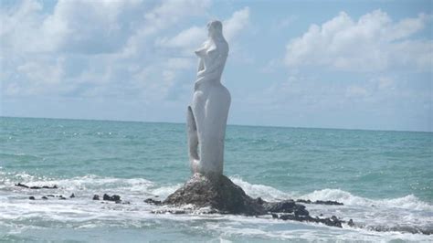 Sereia Escultura No Mar Picture Of Praia Da Sereia Maceio
