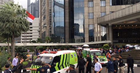 They are having to do full panel change outs which are expensive and could be easily avoided since there are you'd think a stock exchange would have the $$ to hire the right architects and engineers. Jakarta Stock Exchange mezzanine collapse causes chaos ...