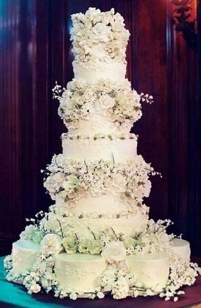 Chelsea clinton's wedding on sunday comes with a hefty price tag. A beautiful wedding cake. | Extravagant wedding cakes ...