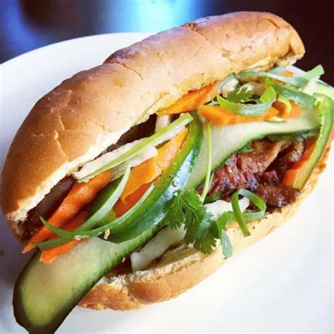 A folk etymology claims that bánh mì is a corruption of french pain de mie. NHÀO VÔ ĂN THỬ TOP 10 MÓN BÁNH MÌ NGON NHẤT ĐÀ NẴNG NÀO!