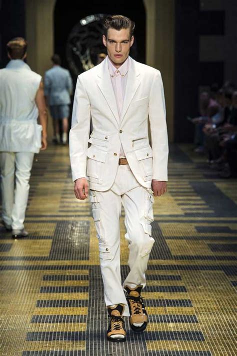 Menhairstyle Versace Spring Summer 2013 Mens Fashion Show First Look
