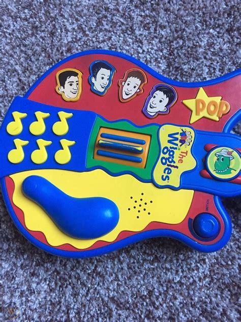 The Wiggles Singing Wiggles Guitar 1843998775