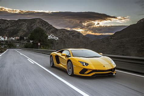 Lamborghini Aventador Italy Supercar Yellow Hd Wallpaper Peakpx