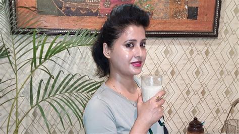 Weight gain smoothies can be a great idea to include extra calories in your daily diet that too without compromising on the nutritional quotient. Oats, Banana Smoothie for weight loss😍 - YouTube