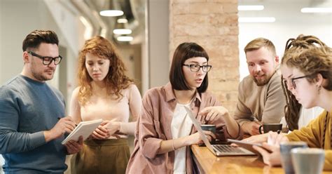 The advisor's role is an active rather than a passive one and the process of advising requires the following objectives to be met for each student assigned as an advisee: Defining Sales Enablement Roles and Responsibilities ...