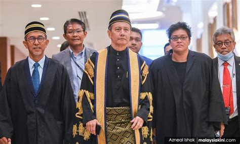 Beliau menjelaskan, keputusan berkenaan adalah sebagai simbol solidariti susulan keputusan dewan rakyat hari ini yang meluluskan usul mengosongkan jawatan speaker. Speaker baru Dewan Rakyat ikrar tak bertindak kontroversi