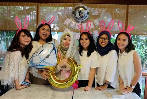 Berikut tadi adalah beberapa contoh ucapan selamat hari kelulusan dalam bahasa inggris. Ucapan Wisuda Sederhana - Contoh IA