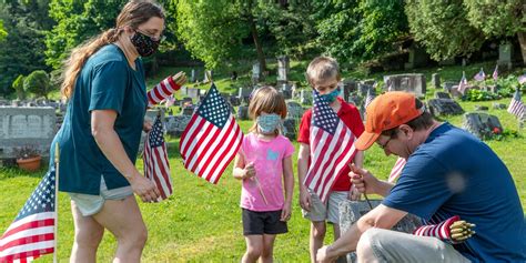 Volunteers Put Up Flags On Veterans Graves My Little Falls