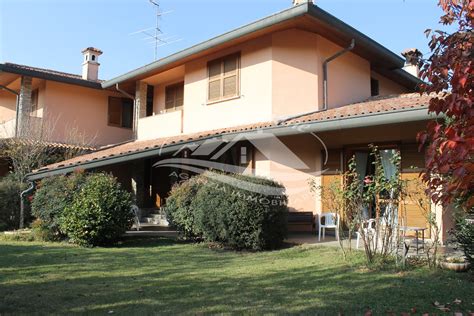 Paratico (brescia) appartamento in vendita da privato. Villa in vendita a Cantù - Case Italiane - Agenzia ...