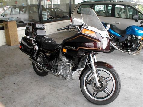 I am actually looking at similar bikes for some interstate riding.i want something nice and comfy for riding on the highway to work and back (45 miles each way) and those silverwings are. 1982 SilverWing GL500 Interstate