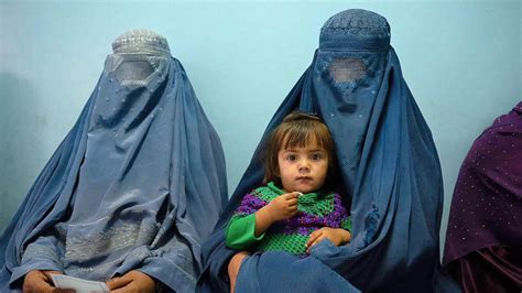 Afghanistans Taliban Order Women To Wear Burka In Public Cbc News