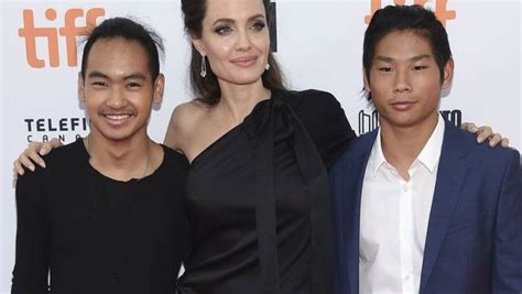 Der hochzeitstag von angelina jolie. Angelina Jolie muss Brad Pitt mehr Zeit mit den Kindern ...