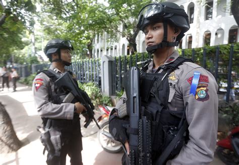 indonesian police kill 6 suspected islamic militants in gunbattle wsj