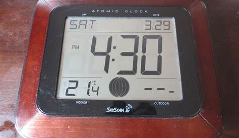 Skyscan Atomic Clock Model 88900 dark wood grain Wireless indoor