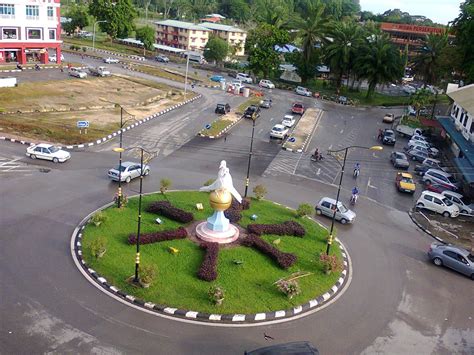 Sri aman division, formerly known as 'simanggang' or second division, was established on 1 june 1873. nota HIJAU: Sana Sini - Bandar Sri Aman, Sarawak.