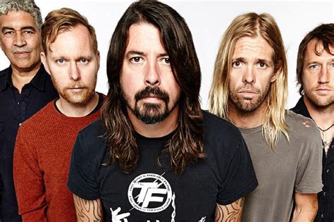 Foo Fighters Reelanzarán Camiseta De Los 90s Para Salvar Legendarios