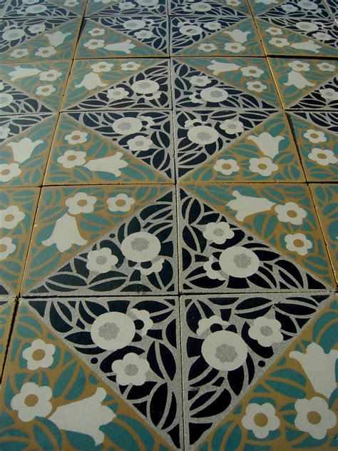 Ceramic is easier to cut for diyers, while porcelain requires heavier cutting equipment. 40 great pictures and ideas of 1920s bathroom tile designs