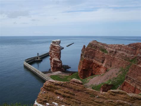 Helgoland ist nordseeheilbad und die einzige deutsche hochseeinsel und liegt in der nordsee. File:Helgoland Lange Anna.jpg - Wikimedia Commons