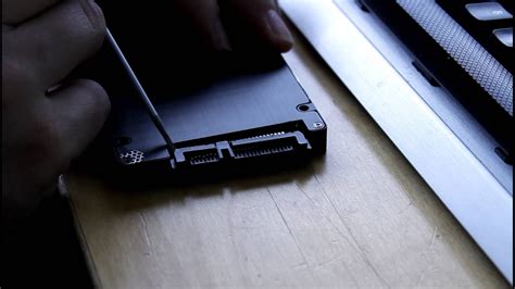 Eine esata festplatte ist eine weiterentwicklung der einfachen sata festplatte. SATA Connector / Anschluss an einer SSD erneuern! - YouTube