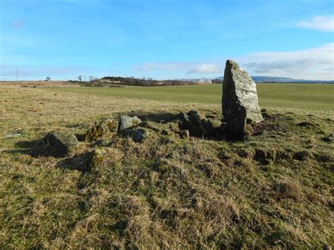 Walton Farm Chambered Cairn © Lairich Rig Cc By Sa20 Geograph