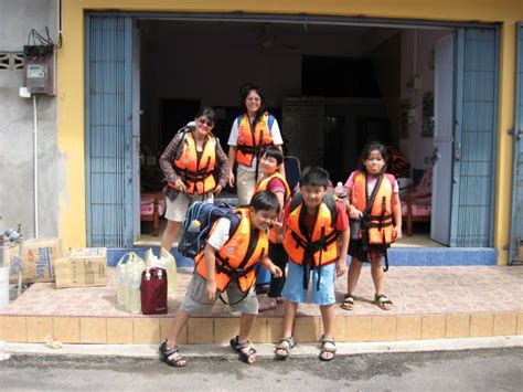 Express bus service is available daily from johor bharu / singapore, penang, kuala lumpur and to jerteh which is the nearest bus terminal to kuala besut. Driving from KL to Kuala Besut: Kuala Terengganu to Kuala ...